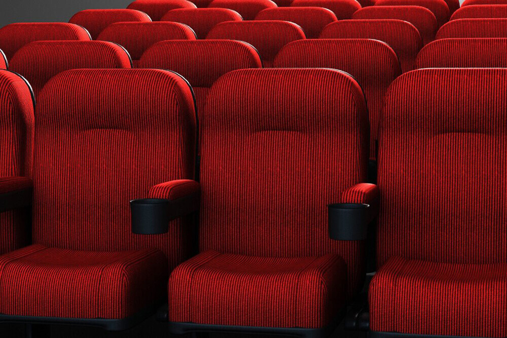 Кресла для зала кинотеатра в красном цвете
